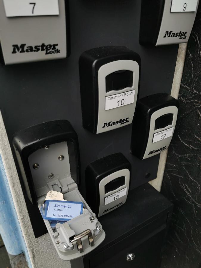 Adam'S Hostel - Self Check-In & Only Private Rooms ดุสเซลดอร์ฟ ภายนอก รูปภาพ