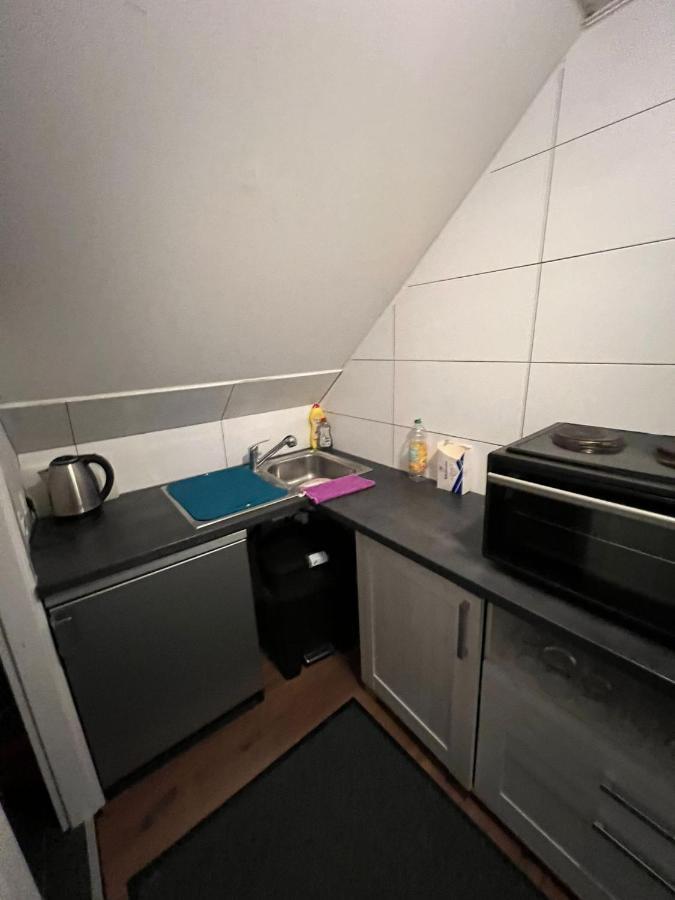 Adam'S Hostel - Self Check-In & Only Private Rooms ดุสเซลดอร์ฟ ภายนอก รูปภาพ