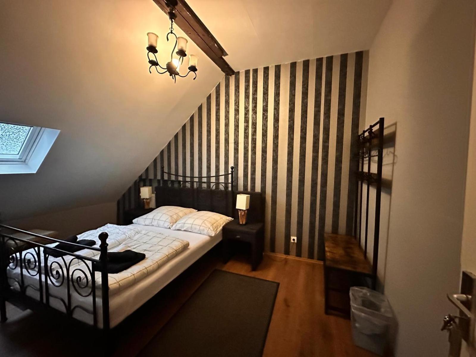 Adam'S Hostel - Self Check-In & Only Private Rooms ดุสเซลดอร์ฟ ภายนอก รูปภาพ